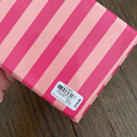 Victoria’s Secret angel wings keychain - Picture 5 of 5